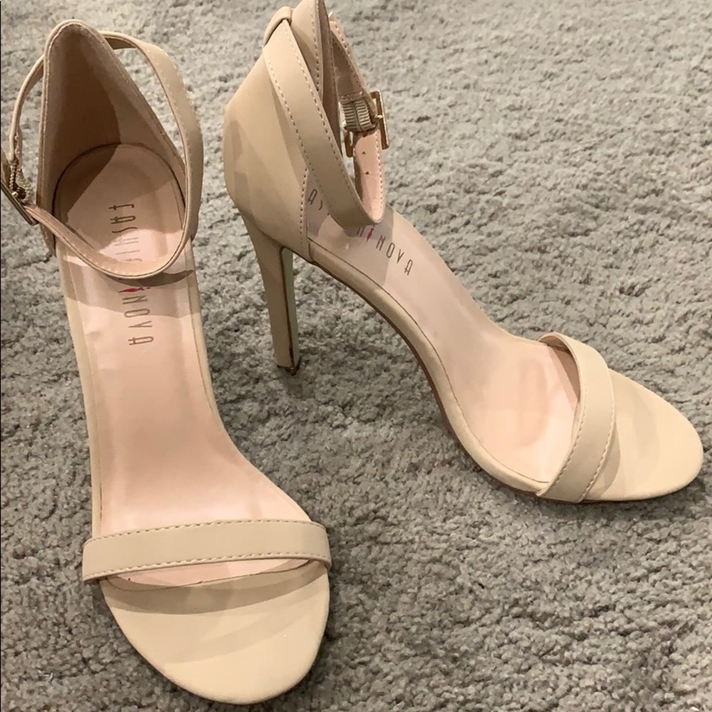 Fashion move nude heels like new